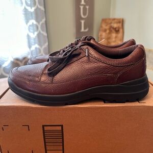 Rockport Men’s Dress Shoes Size 7 NWOT. Brown in color.